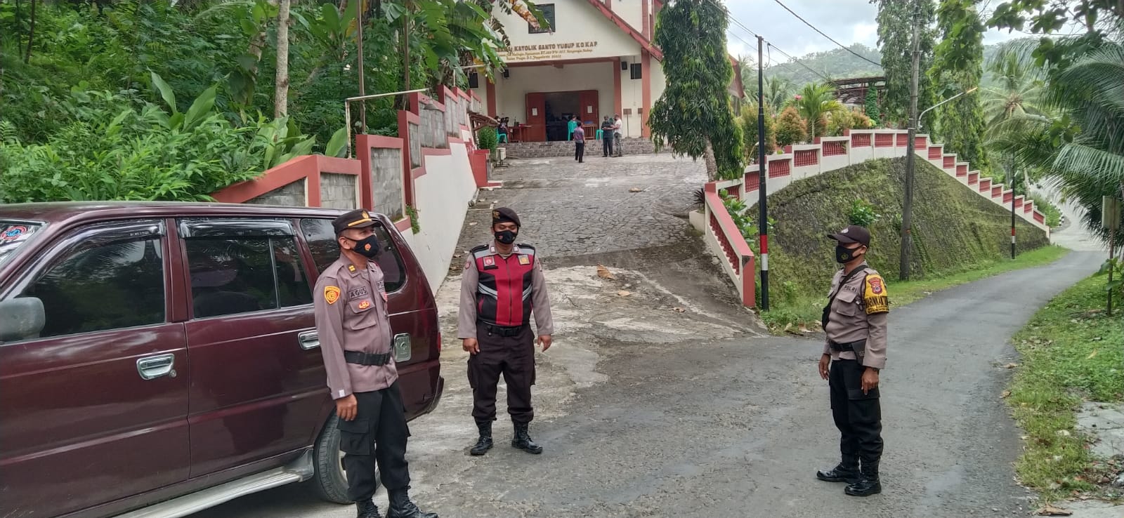 Patroli Polsek Kokap di Gereja Santo Yusuf